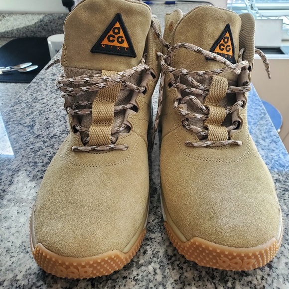nike acg angel's rest parachute beige